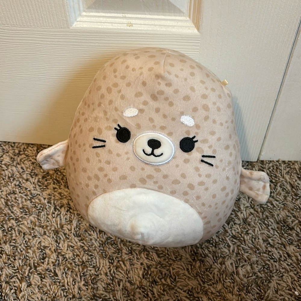Squishmallows Lilou the Spotted Seal